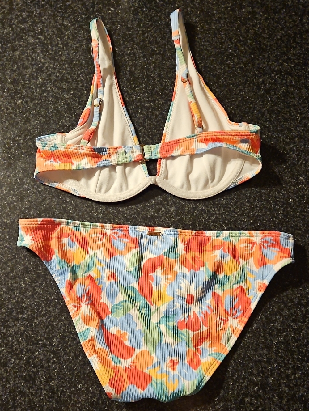 Hollister Ribbes Flower Bikini - Picture 4 of 4